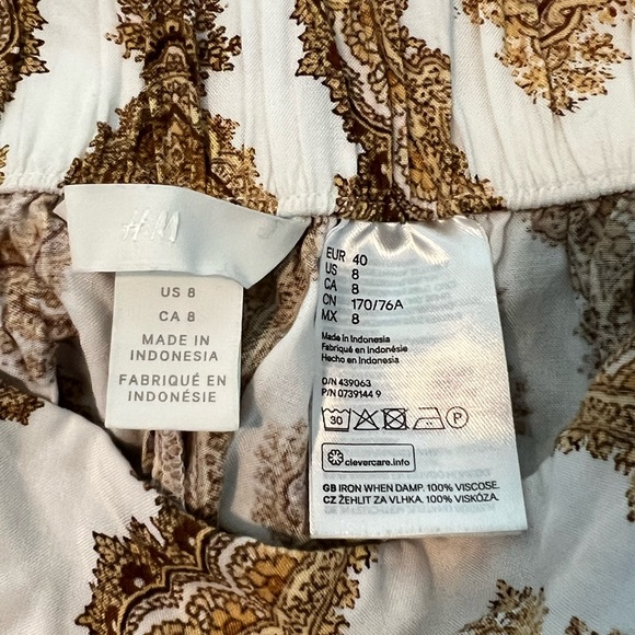 H&M High Waisted Shorts - Picture 5 of 5